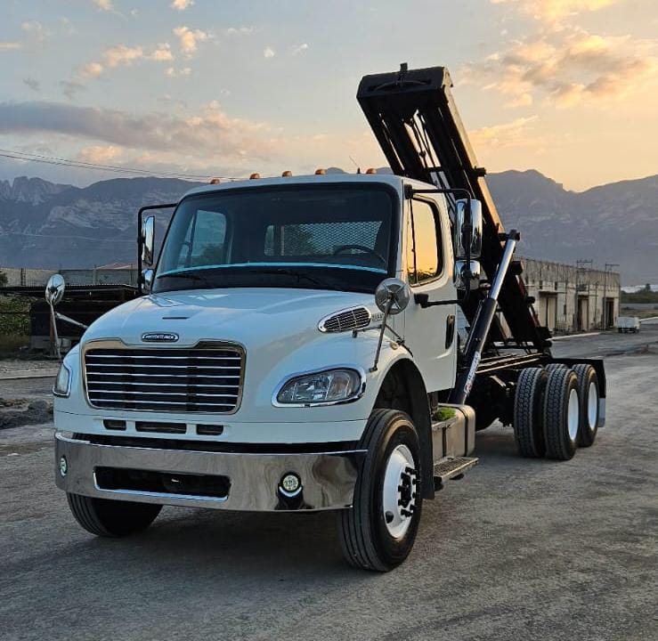 FREIGHTLINER M2 2015
