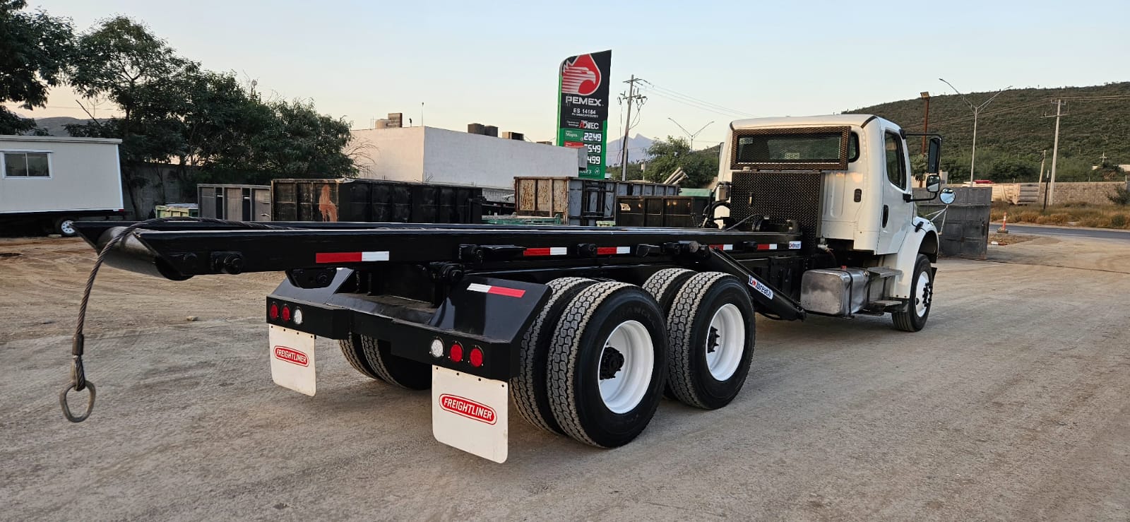 FREIGHTLINER M2 2015