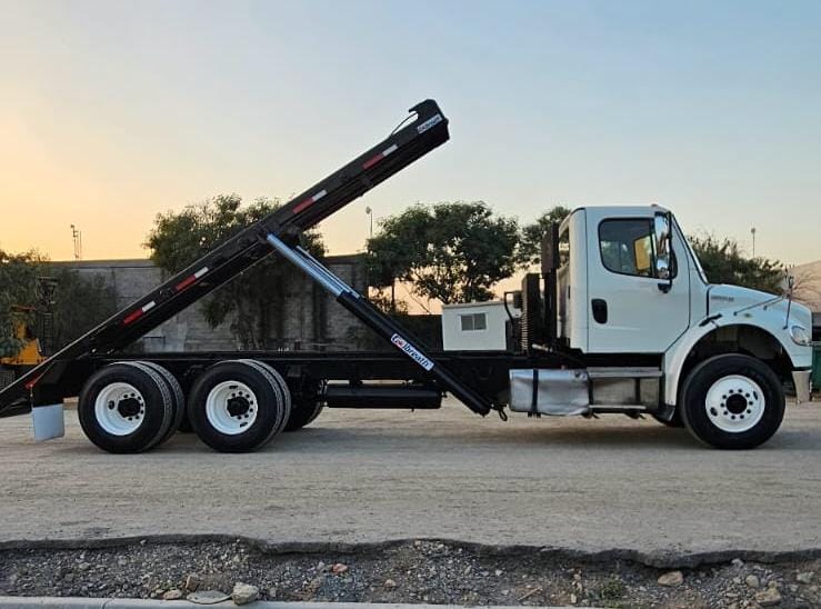 FREIGHTLINER M2 2015