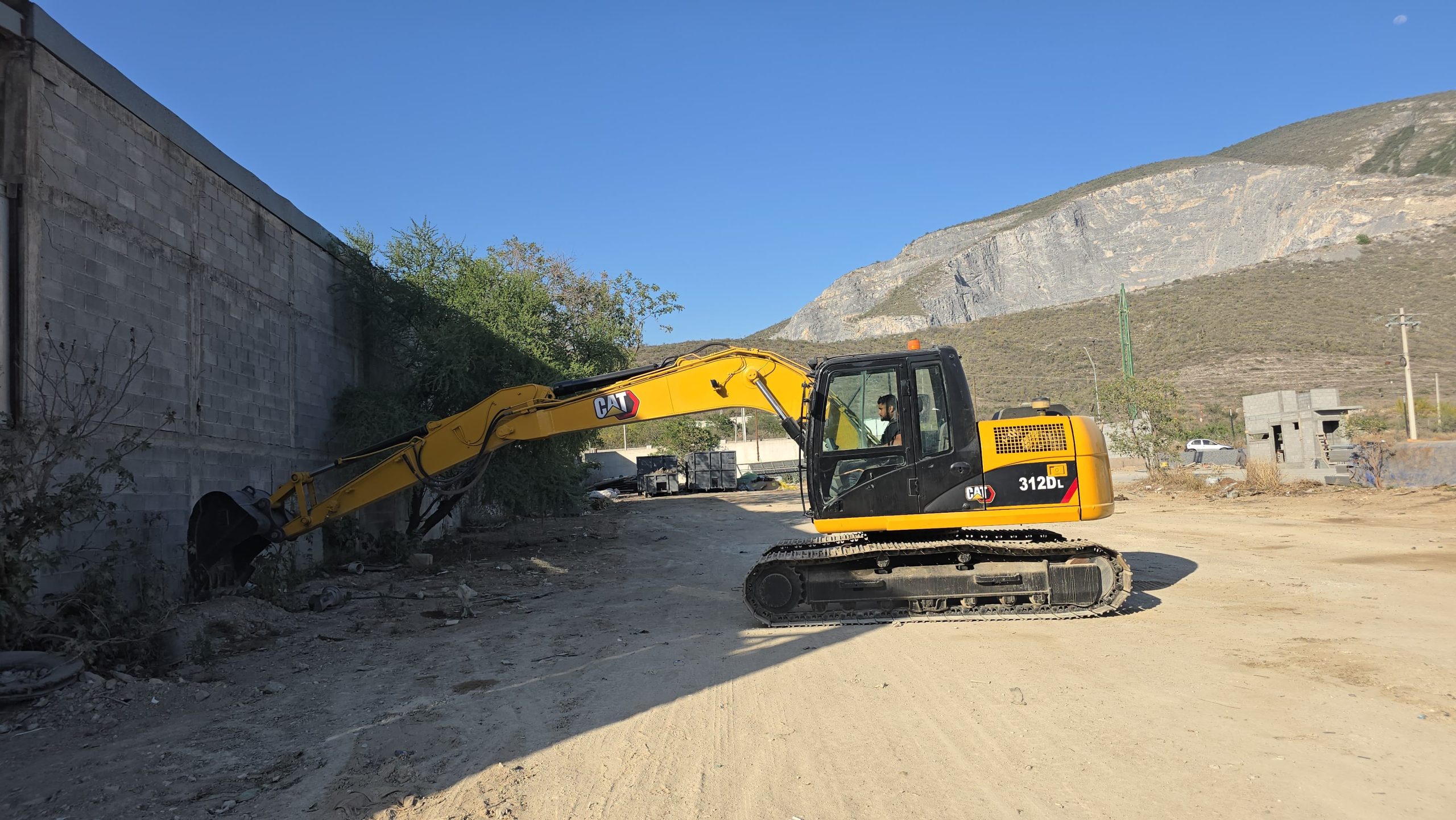 EXCAVADORA CAT 312D L