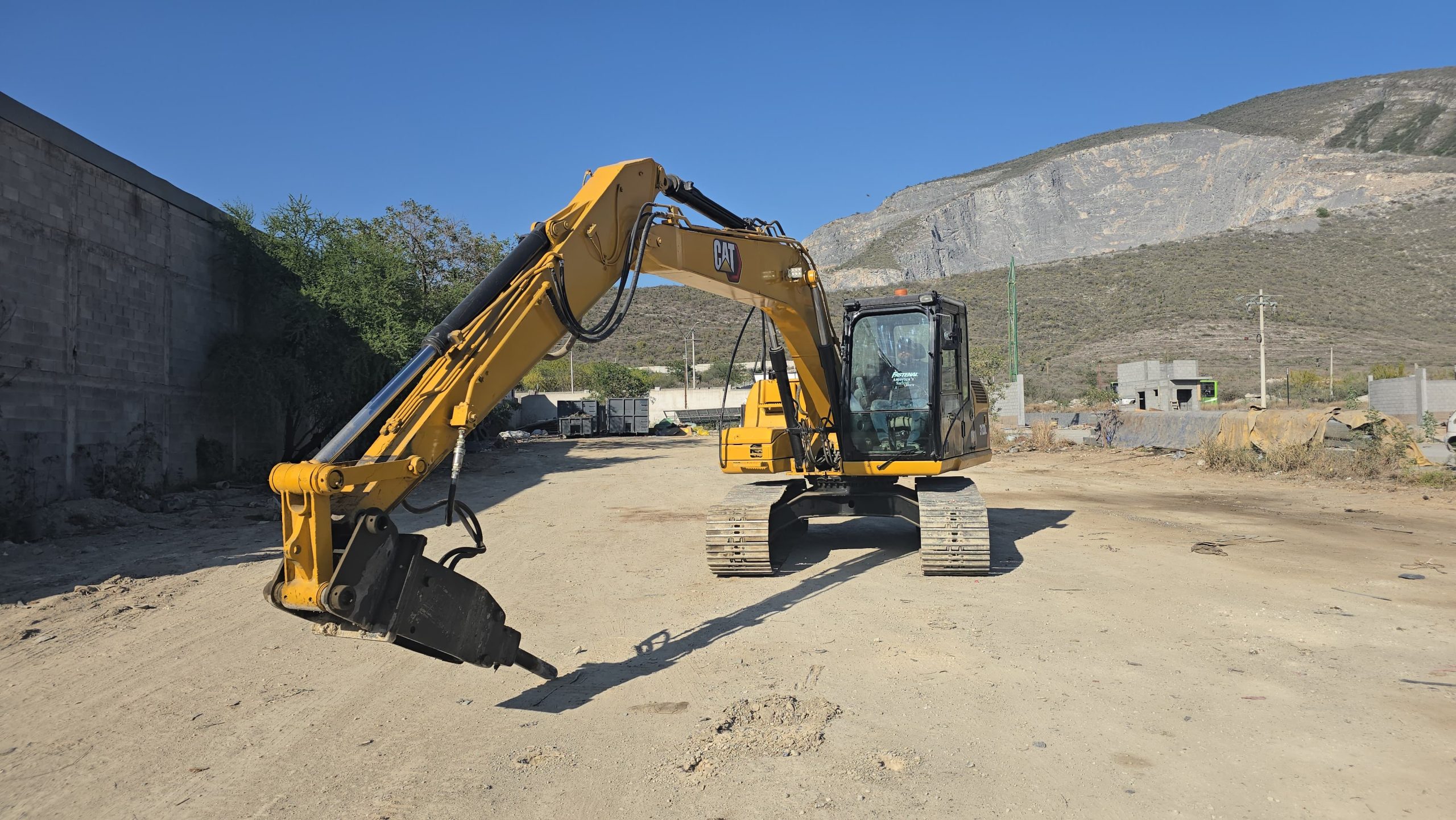 EXCAVADORA CAT 312D L